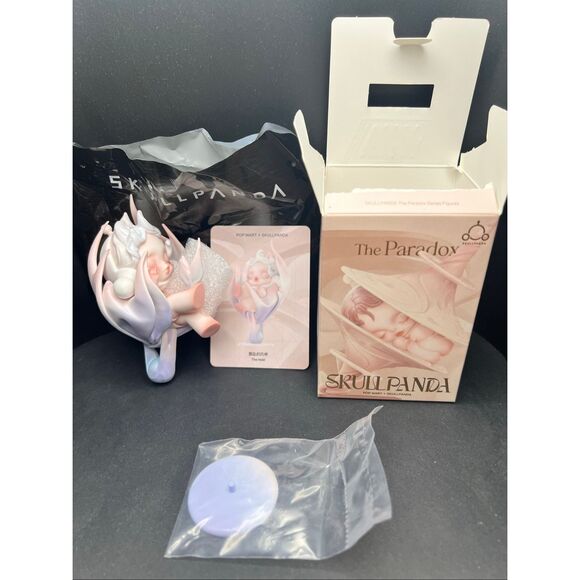 Authentic Pop Mart Skullpanda The Paradox The Hold Figure - Picture 1 of 3